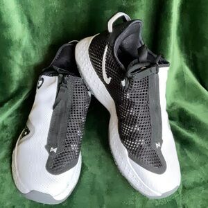 Nike Men’s 2020 PG 4 Oreo Sneaker - size 8.5